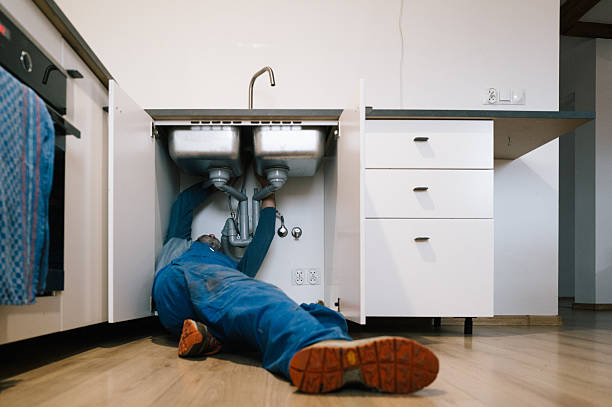Professional Emergency Plumber technician working in Munford, AL